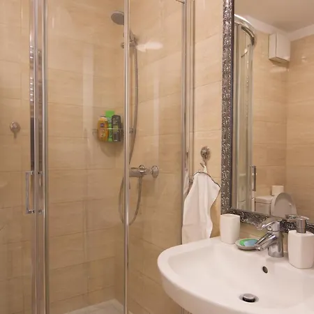 A Blok New Modern - Free Garage Parking, Comfortable, Quiet With A Park View