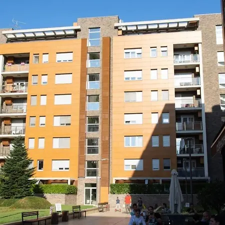 Apartmán A Blok New Modern - Free Garage Parking, Comfortable, Quiet With A Park View