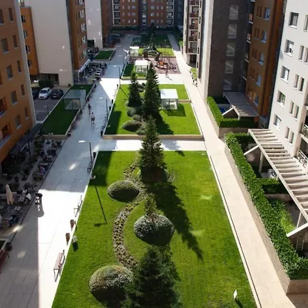 A Blok New Modern - Free Garage Parking, Comfortable, Quiet With A Park View Apartmán