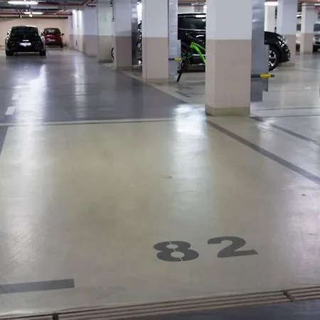 A Blok New Modern - Free Garage Parking, Comfortable, Quiet With A Park View * Bělehrad