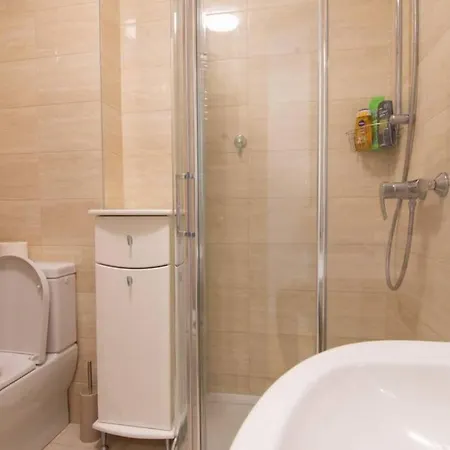 A Blok New Modern - Free Garage Parking, Comfortable, Quiet With A Park View בלגרד