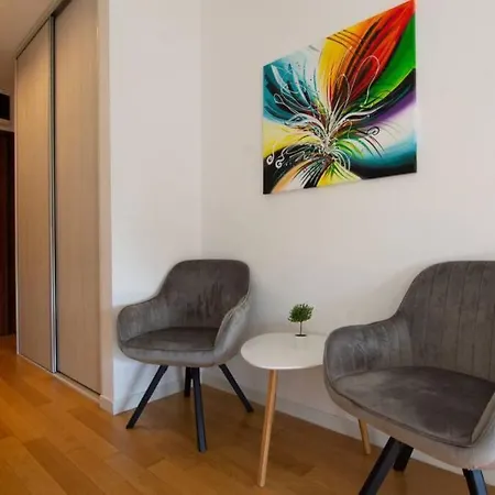 A Blok New Modern - Free Garage Parking, Comfortable, Quiet With A Park View Bělehrad