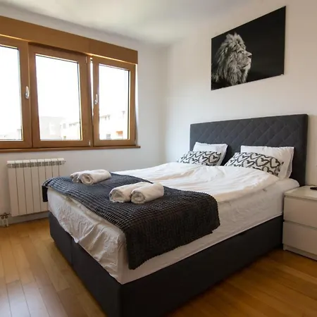 A Blok New Modern - Free Garage Parking, Comfortable, Quiet With A Park View *